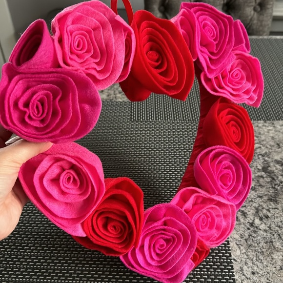 Love & Cupcakes Roses Wreath Valentine’s Day Decor - Picture 3 of 7